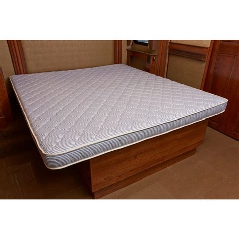 Queen size rv mattress. Sep 16, 2019 · A queen size RV mattress has different dimensions than a standard queen mattress. Standard queen mattresses measure 60 by 80 inches. In an RV this size is called a regular queen, and is not very common. Three-quarter queen mattresses are 48 by 75 inches and are an option for RVs. Short queen RV mattresses are 60 by 75 inches and are the most ... 