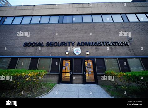Jamaica Social Security Office Address : 3RD FL DISTRICT OFFICE 155-10