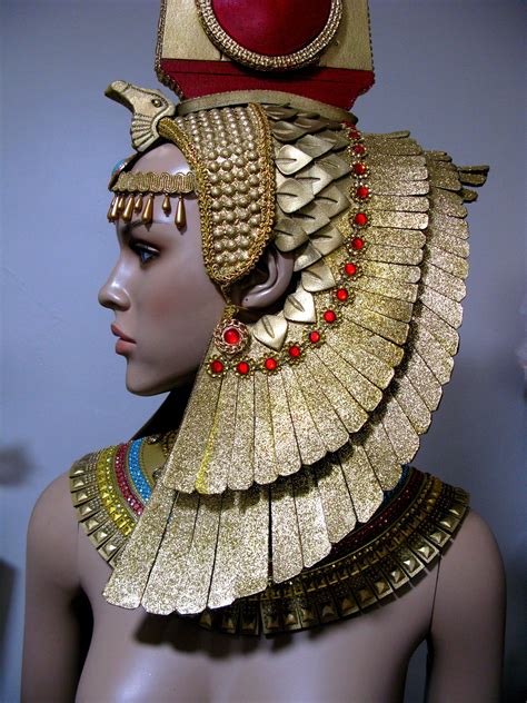 Question: What were ancient Egyptian headdresses made of? - De …