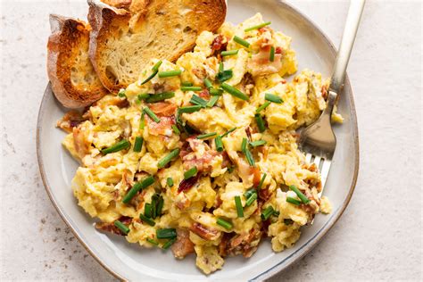 Quick and Easy Dinner - Scrambled Eggs and Bacon …