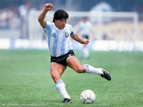 2019/10/30 ... Muchas discusiones sobre quién fue el mejor de la historia. Pero ... (y sin embargo, fue Maradona)". Diego Armando Maradona. "Sólo un monstruo .... 