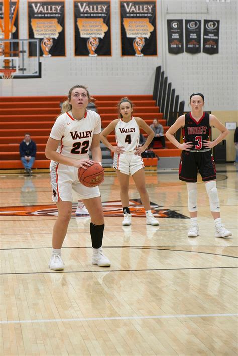 Callie Levin was named Miss Iowa Basketball 2024 by the Iowa Print Sports Writers Association after averaging 22 points, 6.9 rebounds, 4.8 steals and 4.5 assists per game during her senior season.. She helped lead Solon to its first state title in 26 years. The 5-foot-9 guard poured in 27 points during Solon's state championship victory.