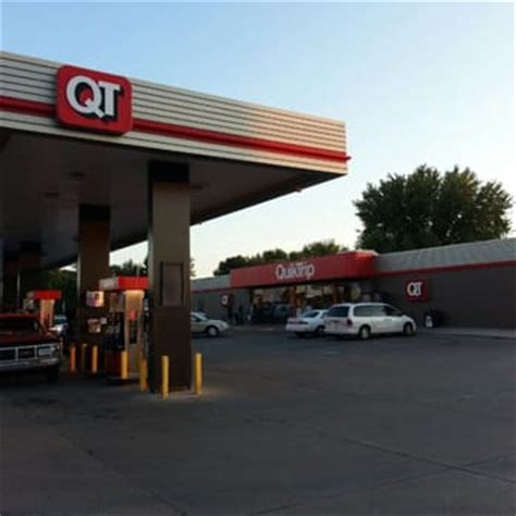 Welcome to QuikTrip #535, 1501 E Grand, Des Moines IA. At QuikTrip, our signature customer service starts with our employees. QuikTrippers are dedicated to providing top notch customer service with a smile, and always being the best they can be. QuikTrip is a convenience store and gas retailer, featuring QT Kitchens® inside each store.. 