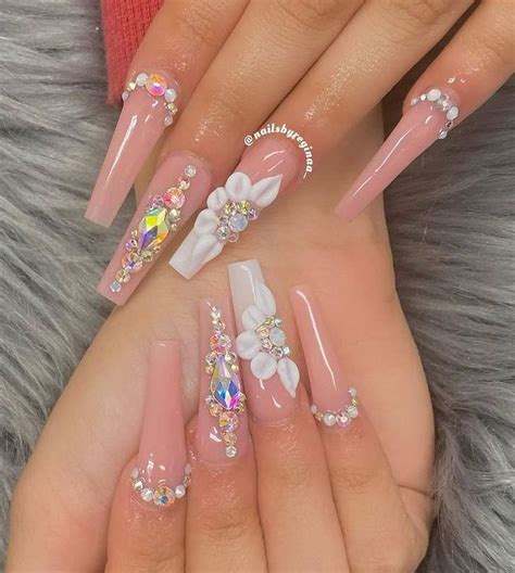 Quince Nails & Spa - Nail salon 03103: Your nails are the reflection of yourself. Set up an appointment today and let us treat you like a queen in Manchester NH 03103 . 