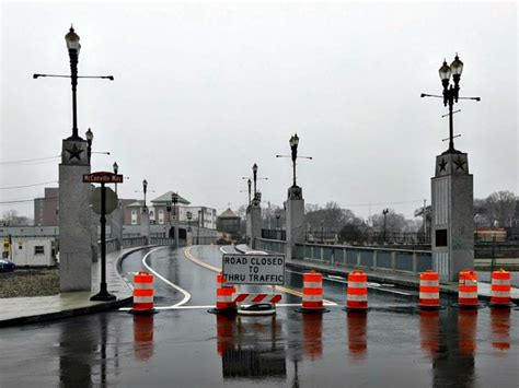 The bridge connects Quincy Point to North Weymouth and is the main thoroughfare for east- and west-bound traffic between the two communities. ... The Fore River Bridge last got stuck open in .... 