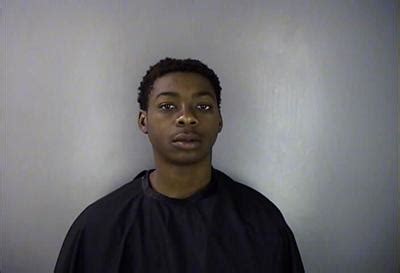 Quintavious d. Quintavious D. Jackson SUBMITTED TALLADEGA -- A Talladega man was charged today with first-degree assault in connection with a weekend shooting where his father was the victim. Quintavious D.... 