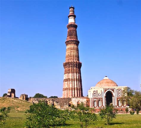 Qutab minar. Qutb Minar. In Delhi, India, stands the Qutb Minar, one of the tallest minarets—towers from which Muslims are called to prayer—in Asia. It is made largely of red sandstone. Rising 238 feet (72.5 meters), the Qutb Minar is the tallest stone tower in India. It was built by the first rulers of the Delhi sultanate in the early 1200s. 