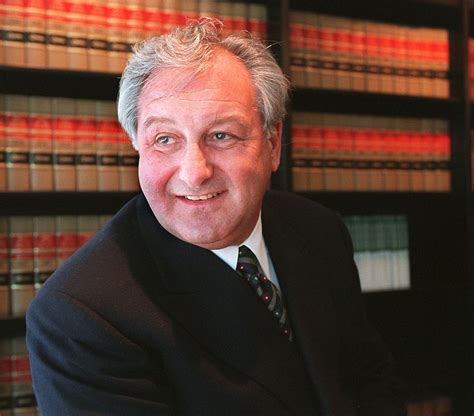 R. Robert Popeo, the chairman of Mintz Levin and a top Boston attorney, has died: ‘A legendary lawyer’