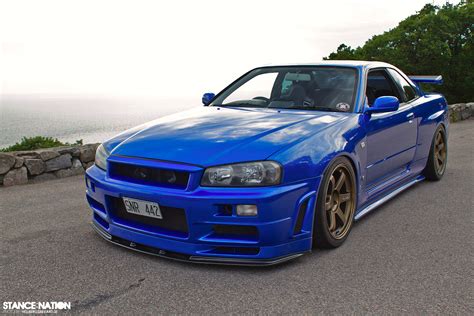 Commonly referred to as "Godzilla," the GT-R was an all wheel drive, high performance variant that featured Nissan's legendary RB26DETT engine. . R34videi