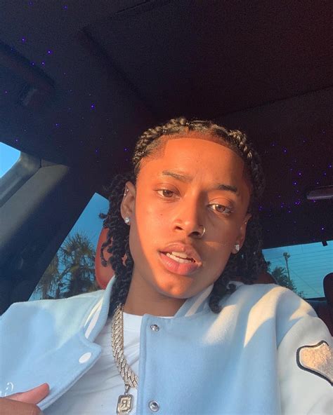 RAYSOWAVYY 🌊 on Twitter: "Why she look so good with me tho 🥴"