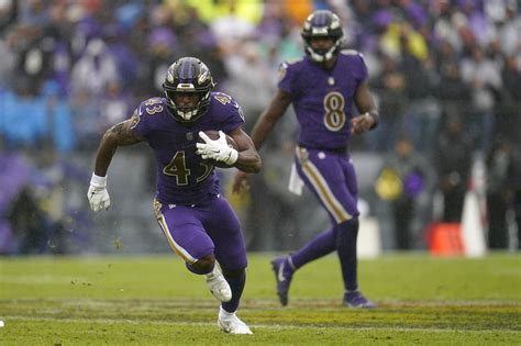 RB Justice Hill re-signs with Ravens on two-year, $4.5 million deal