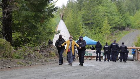 RCMP delaying investigation into unit that polices B.C. resource protests: watchdog