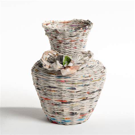 Recycled Newspaper Vase DIY - raincitystudios.com