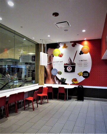 RED MANGO, Chicago - 835 N Michigan Ave Fl 7, Magnificent Mile