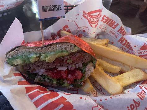 RED ROBIN GOURMET BURGERS, Brea - 1080 Brea Mall …