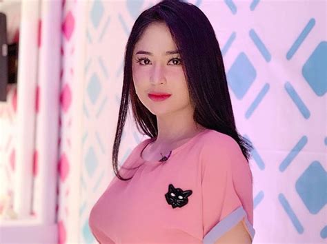 REMAS PAYUDARA MONTOK INDONESIA model terkenal & sentuhan mesra tertawa pilih aktor tanpa sensor cari alternatif dibagikan Reddit image 1