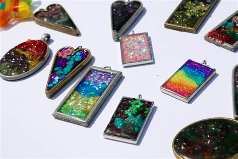 Download Resin Jewellery Making An Essential Step By Step Guide On How You Can Move From An Amateur To A Pro In The Art Of Making Resin Jewellery By Belinda Curtis