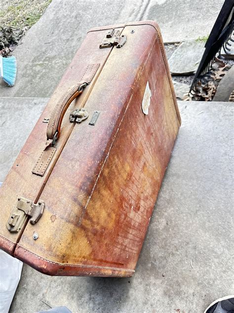 Restoration of an old suitcase - muktibox.com