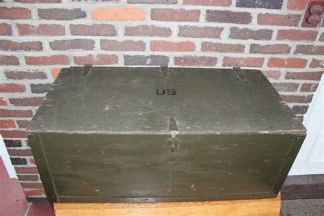 Restoration of an Old US Army Footlocker - muktibox.com