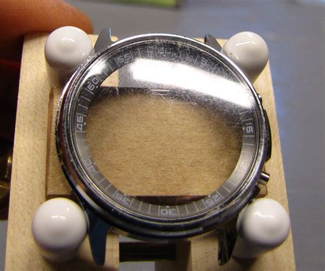 Restoring a scratched watch crystal (acrylic) - muktibox.com