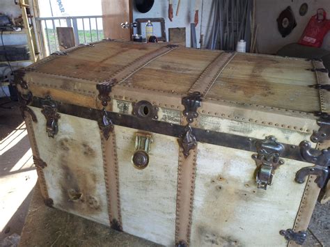 Restoring the inside of a Steamer Trunk - muktibox.com