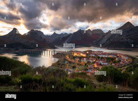 Riano cityscape at sunset with | Stock Photo - raincitystudios.com