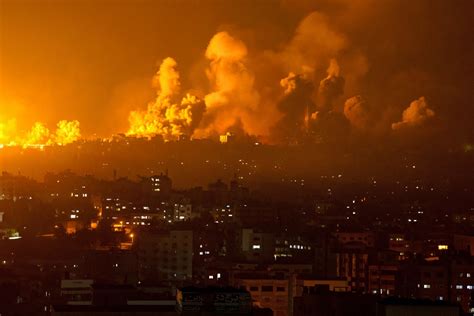 RSAは、活動グループのサポートを受けながら、到着が12時間遅れた後、100人以上のパレスチナ人を受け入れることを承認する。