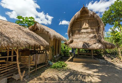 Rumah Adat Bale Lumbung dan Filosofinya - Dimensi … - raincitystudios.com