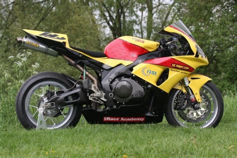 Racen op een CBR1000RR (SC57) 2004-2007 - Motor-Forum