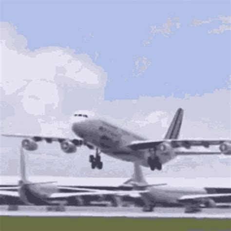 Rachel Got Off The Plane GIFs Tenor