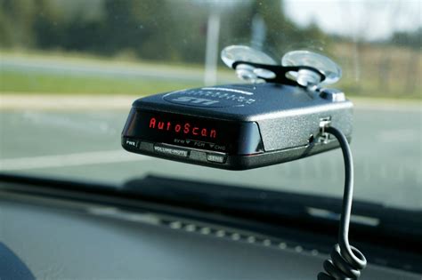 Radar detector police car. Jan 13, 2021 · The horn/waveguide receives the radar gun signal, and the microprocessor determines the frequency that is being received and alerts you to the presence of radar. To maximize the radar detector performance, K40 uses LNA (Low Noise Amplifier) technology, which receives, then boosts the police radar signal giving you significantly more time and ... 