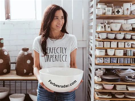Mar 2, 2021 · Finding Rae Dunn. Dunn’s minimalistic approach to home goods has a devoted community of collectors who hunt, and sometimes compete, for her products at off-price retailers. Published March 2 ... . 