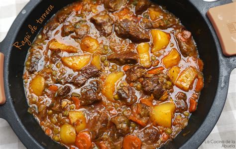 Ragú. Preheat the oven to 400 degrees F (200 degrees C). Meanwhile, brown ground beef in a large nonstick skillet over medium-high heat. Combine sauce and water in a large bowl. Stir … 
