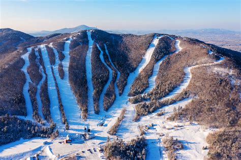 Ragged mountain resort. Ragged Mountain Resort is a family-friendly ski area in Danbury, NH, with 57 trails, 250 acres of terrain, and a variety of amenities. It also offers lush meadows, unique venues, … 