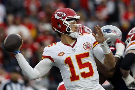 Raiders head to Kansas City on Monday for Christmas Day showdown in AFC West