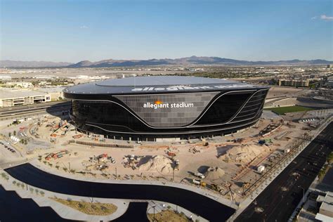 Raiders stadium las vegas. Get the latest Las Vegas Raiders news, rumors, trade rumors, team news, stadium reports and more, covering the NFL American Football Conference West team. Originally established in Oakland, the franchise found its new home in Las Vegas, Nevada, where they showcase their signature silver and black colors at the state-of-the-art Allegiant … 