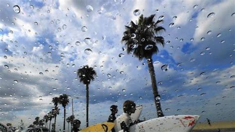 Rain arrives in Southern California before New Year's celebrations