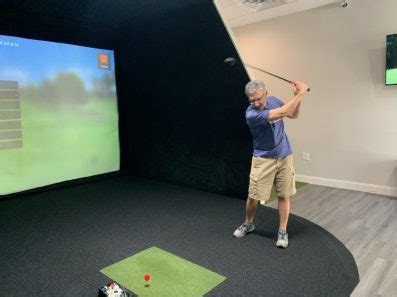 Rain or shine, indoor golf simulator aims to train players year-round