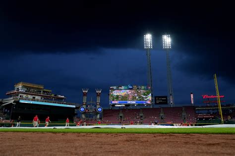 Rain postpones SF Giants’ game against Reds tied 2-2 in eighth inning