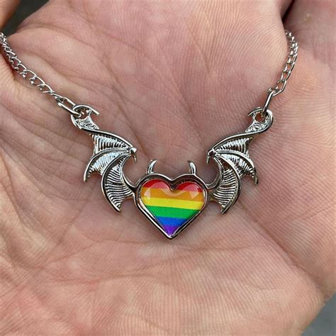 Rainbow Kalpli Kanatlı Şeytan Kolye.