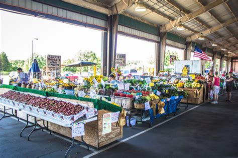 Raleigh farmers market. Mar 5, 2021 · Near N.C. State and Meredith College, the market is located on 1201 Agriculture Street. Not only can people go every day, but there are long hours — Monday through Saturday from 5 a.m. to 6 p.m. and Sunday from 8 a.m. to 6 p.m. The goal of the N.C. Farmers Market is to “provide our community with fresh, … 