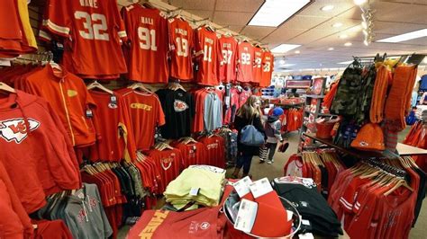 Kansas City Chiefs Apparel at Rally House. Whether you're going to GEHA Field at Arrowhead Stadium or staying in to watch the Chiefs game from the comfort of your own home, Rally House wants you to be able to cheer in style. Our inventory of Kansas City Chiefs apparel consists of products ranging from t-shirts to cold-weather gear and much …