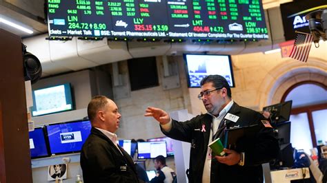 U.S. stock rally could wobble if tensions spike after Red Sea attacks. [1/2]Traders work on the floor at the New York Stock Exchange (NYSE) in New York City, U.S., December 1, 2023. REUTERS ...