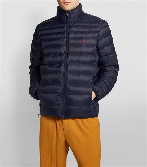 Ralph lauren puffer jacket men.  Made with polyester outer shell material and insulated with w...