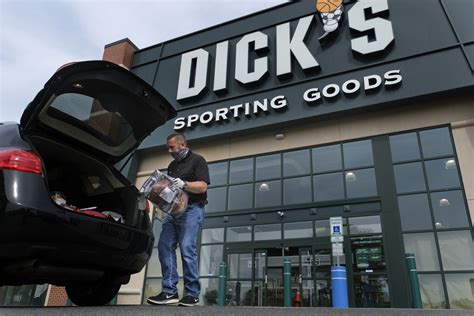 Rampant theft hitting earnings, Dick’s says 
