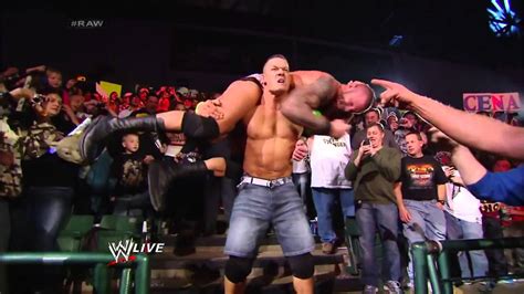 Randy Orton attacks John Cena’s father outside the ring during …