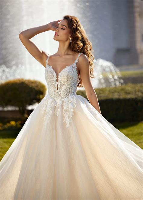 Randy fenoli. Jul 17, 2021 · But Randy Fenoli, wedding-dress designer and Kleinfeld Bridal consultant of "Say Yes to the Dress" fame, told Insider he still hasn't fallen in love with transparent wedding gowns. Fenoli has his ... 