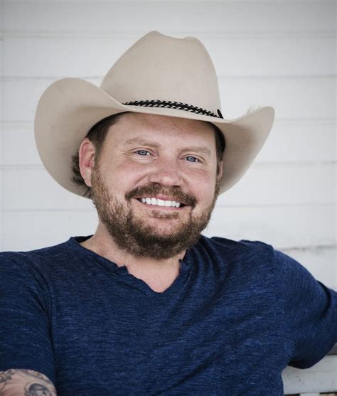 Randy rogers. Randy Rogers Band Biography by Marisa Brown. From an early age, music was an important part of Randy Rogers ' life. Rogers was raised in Cleburne, Texas, and his great-grandmother taught him how to play the piano at age six, and by 11 he was writing his own songs and learning chords on the guitar. After some time spent in a backing band, Rogers ... 