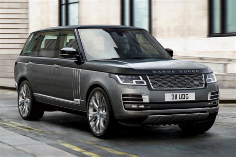 Even though it weighs almost 3 tons, this Range Rover hits 