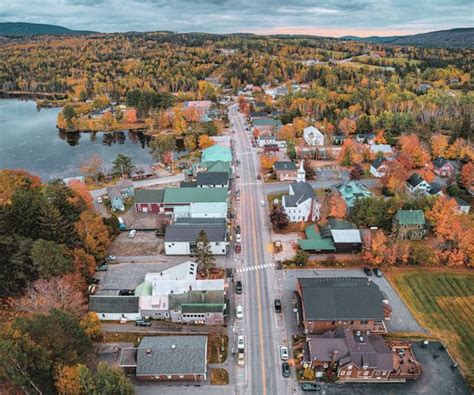 Rangeley maine weather. The average low-temperature, in September, in Rangeley, is a chilly 45.1°F (7.3°C). Humidity The average relative humidity in September in Rangeley is 81%. Rainfall In Rangeley, Maine, during September, the rain falls for 12.2 days and regularly aggregates up to 2.4" (61mm) of precipitation. Throughout the year, there are 165.8 rainfall days ... 